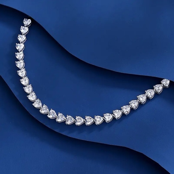 18k 30ct Heart Tennis Bracelet - Picture 11 of 17